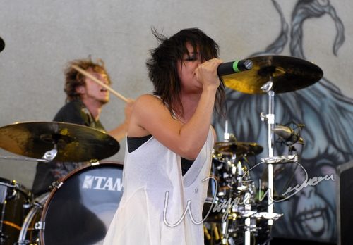 Flyleaf at Verizon Wireless Music Center Noblesville, IN on August 10, 2007 &mdash; concert photo by Wayne Dennon
