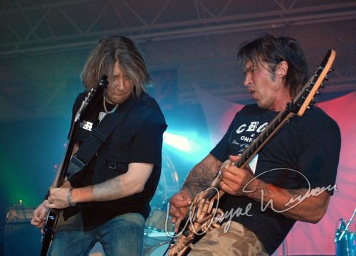 George Lynch concert photo by Wayne Dennon