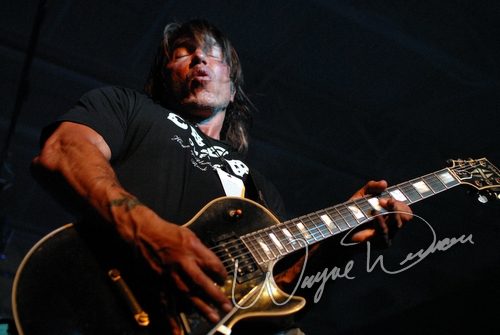 George Lynch concert photo by Wayne Dennon