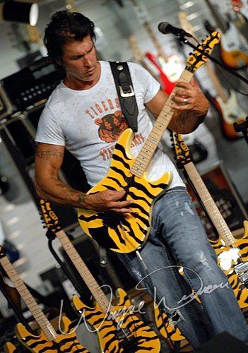 George Lynch at Sam Ash Music Cincinnati, OH on October 9, 2007 &mdash; concert photo by Wayne Dennon