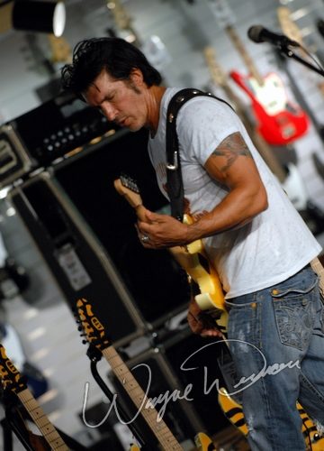 George Lynch at Sam Ash Music Cincinnati, OH on October 9, 2007 &mdash; concert photo by Wayne Dennon