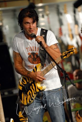 George Lynch at Sam Ash Music Cincinnati, OH on October 9, 2007 &mdash; concert photo by Wayne Dennon