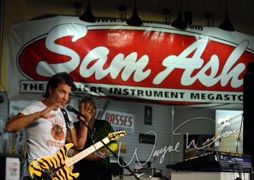 George Lynch at Sam Ash Music Cincinnati, OH on October 9, 2007 &mdash; concert photo by Wayne Dennon