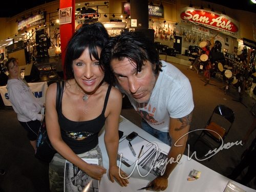 George Lynch at Sam Ash Music Cincinnati, OH on October 9, 2007 &mdash; concert photo by Wayne Dennon