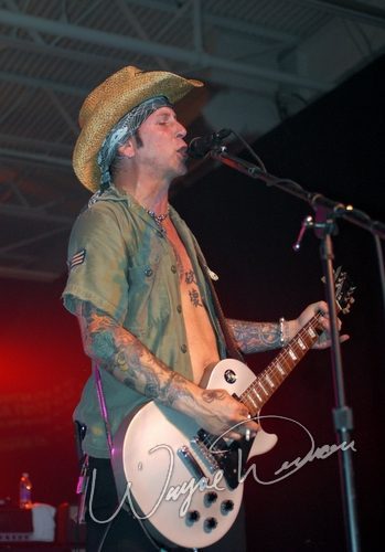 Tracii Guns concert photo by Wayne Dennon