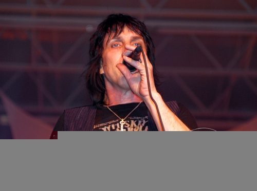 Tracii Guns concert photo by Wayne Dennon