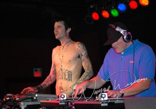 Tommy Lee concert photo by Wayne Dennon