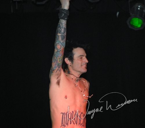 Tommy Lee concert photo by Wayne Dennon