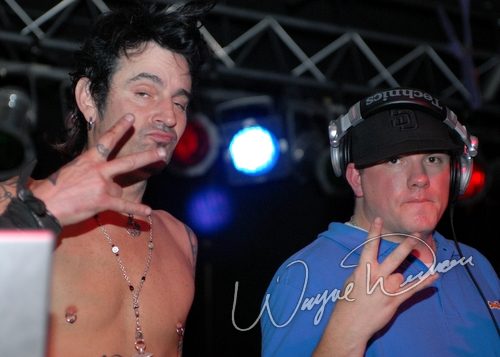 Tommy Lee concert photo by Wayne Dennon