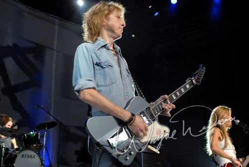 Sheryl Crow at Riverbend Music Center Cincinnati, OH on September 5, 2006 &mdash; concert photo by Wayne Dennon