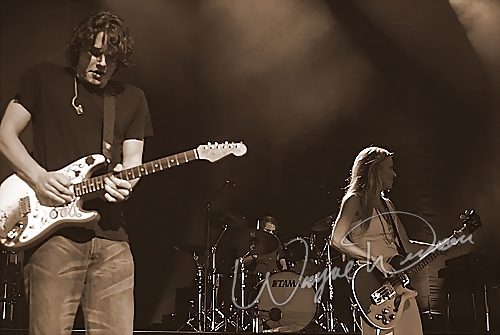 Sheryl Crow at Riverbend Music Center Cincinnati, OH on September 5, 2006 &mdash; concert photo by Wayne Dennon