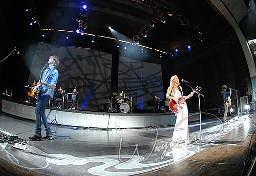 Sheryl Crow at Riverbend Music Center Cincinnati, OH on September 5, 2006 &mdash; concert photo by Wayne Dennon