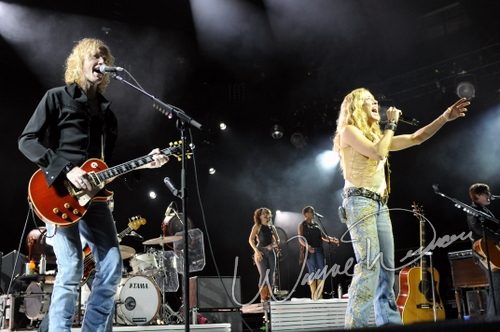 Sheryl Crow at National City Pavilion Cincinnati, OH on May 25, 2008 &mdash; concert photo by Wayne Dennon