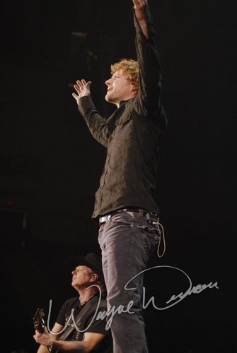 Dierks Bentley at Ervin J. Nutter Center Dayton, OH on November 16, 2006 &mdash; concert photo by Wayne Dennon