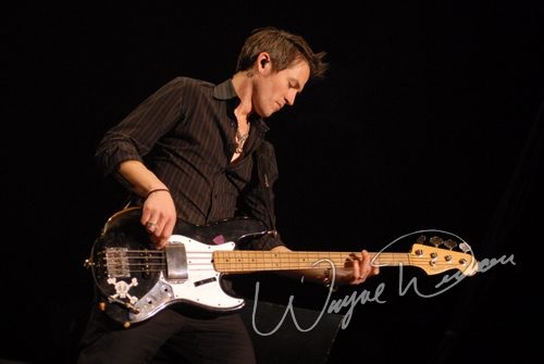 Dierks Bentley at Ervin J. Nutter Center Dayton, OH on November 16, 2006 &mdash; concert photo by Wayne Dennon