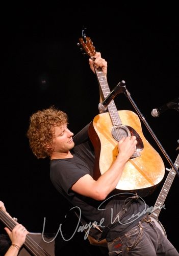Dierks Bentley concert photo by Wayne Dennon