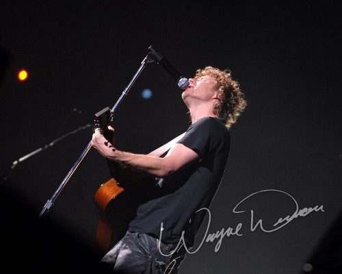 Dierks Bentley at Ervin J. Nutter Center Dayton, OH on November 16, 2006 &mdash; concert photo by Wayne Dennon