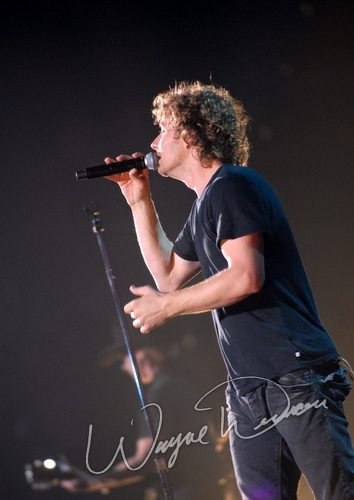 Dierks Bentley at Ervin J. Nutter Center Dayton, OH on November 16, 2006 &mdash; concert photo by Wayne Dennon