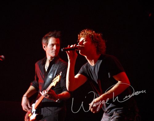 Dierks Bentley at Ervin J. Nutter Center Dayton, OH on November 16, 2006 &mdash; concert photo by Wayne Dennon