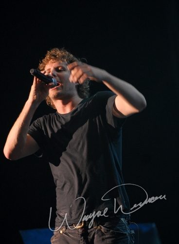 Dierks Bentley at Ervin J. Nutter Center Dayton, OH on November 16, 2006 &mdash; concert photo by Wayne Dennon