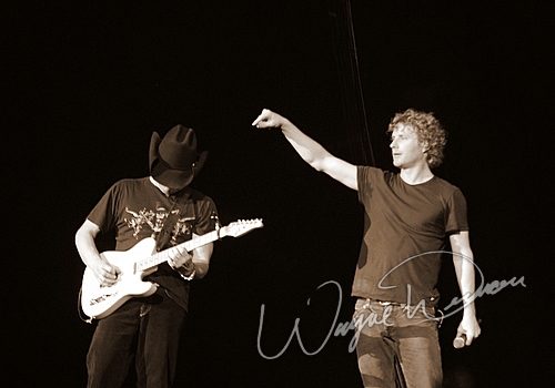 Dierks Bentley at Ervin J. Nutter Center Dayton, OH on November 16, 2006 &mdash; concert photo by Wayne Dennon