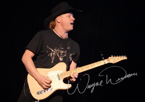 Dierks Bentley concert photo by Wayne Dennon