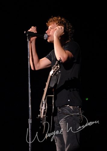 Dierks Bentley at Ervin J. Nutter Center Dayton, OH on November 16, 2006 &mdash; concert photo by Wayne Dennon