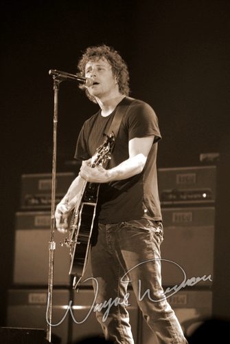 Dierks Bentley at Ervin J. Nutter Center Dayton, OH on November 16, 2006 &mdash; concert photo by Wayne Dennon