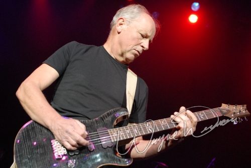 Martin Barre concert photo by Wayne Dennon
