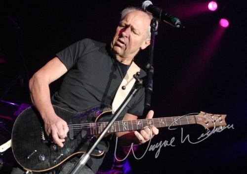 Martin Barre concert photo by Wayne Dennon