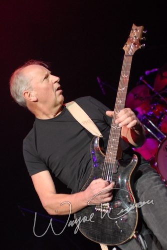 Martin Barre concert photo by Wayne Dennon