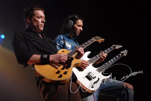 Paul Gilbert concert photo by Wayne Dennon