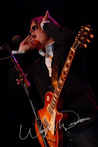 Joe Bonamassa at Madison Theater Covington, KY on November 11, 2007 &mdash; concert photo by Wayne Dennon