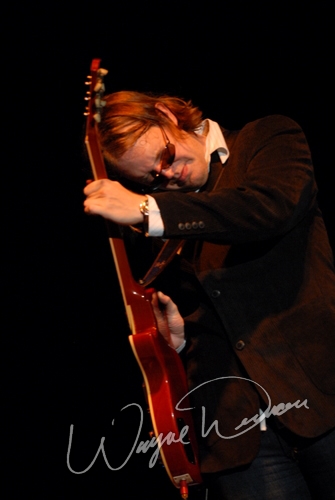 Joe Bonamassa at Madison Theater Covington, KY on November 11, 2007 &mdash; concert photo by Wayne Dennon