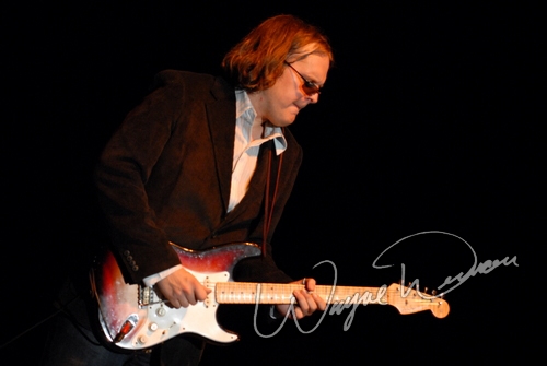 Joe Bonamassa at Madison Theater Covington, KY on November 11, 2007 &mdash; concert photo by Wayne Dennon