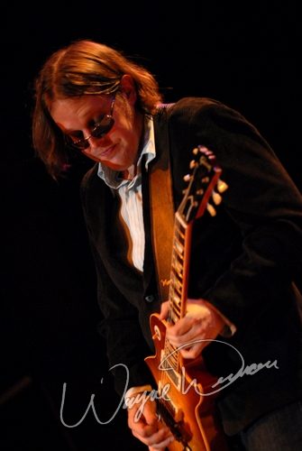 Joe Bonamassa at Madison Theater Covington, KY on November 11, 2007 &mdash; concert photo by Wayne Dennon
