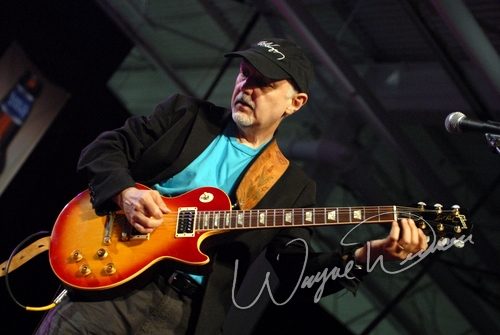 Phil Keaggy concert photo by Wayne Dennon