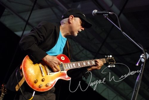 Phil Keaggy concert photo by Wayne Dennon