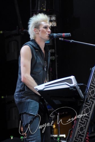 Julien-K at Verizon Wireless Music Center Noblesville, IN on August 31, 2007 &mdash; concert photo by Wayne Dennon