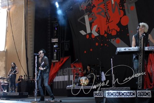 Julien-K at Verizon Wireless Music Center Noblesville, IN on August 31, 2007 &mdash; concert photo by Wayne Dennon