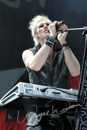 Julien-K at Verizon Wireless Music Center Noblesville, IN on August 31, 2007 &mdash; concert photo by Wayne Dennon