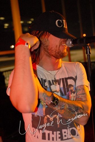 Ugly concert photo by Wayne Dennon