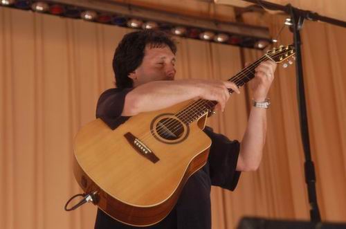 Peppino D'Agostino at Unknown Venue Somewhere, US on June 24, 2003 &mdash; concert photo by Wayne Dennon