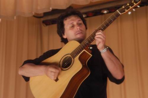 Peppino D'Agostino at Unknown Venue Somewhere, US on June 24, 2003 &mdash; concert photo by Wayne Dennon