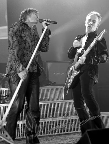 Def Leppard at Louisville Gardens Louisville, KY on October 26, 2005 &mdash; concert photo by Wayne Dennon