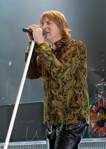 Def Leppard at Louisville Gardens Louisville, KY on October 26, 2005 &mdash; concert photo by Wayne Dennon