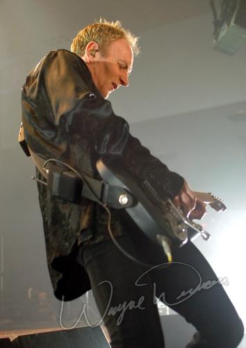 Def Leppard concert photo by Wayne Dennon