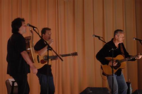 Tommy Emmanuel at Unknown Venue Somewhere, US on June 24, 2003 &mdash; concert photo by Wayne Dennon