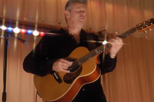 Tommy Emmanuel at Unknown Venue Somewhere, US on June 24, 2003 &mdash; concert photo by Wayne Dennon