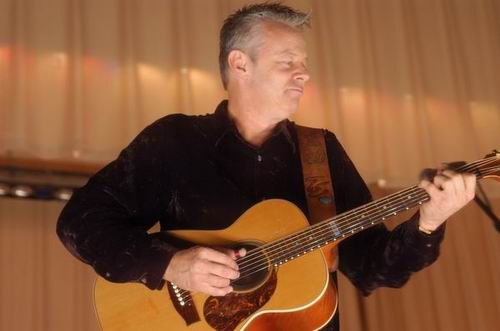 Tommy Emmanuel at Unknown Venue Somewhere, US on June 24, 2003 &mdash; concert photo by Wayne Dennon